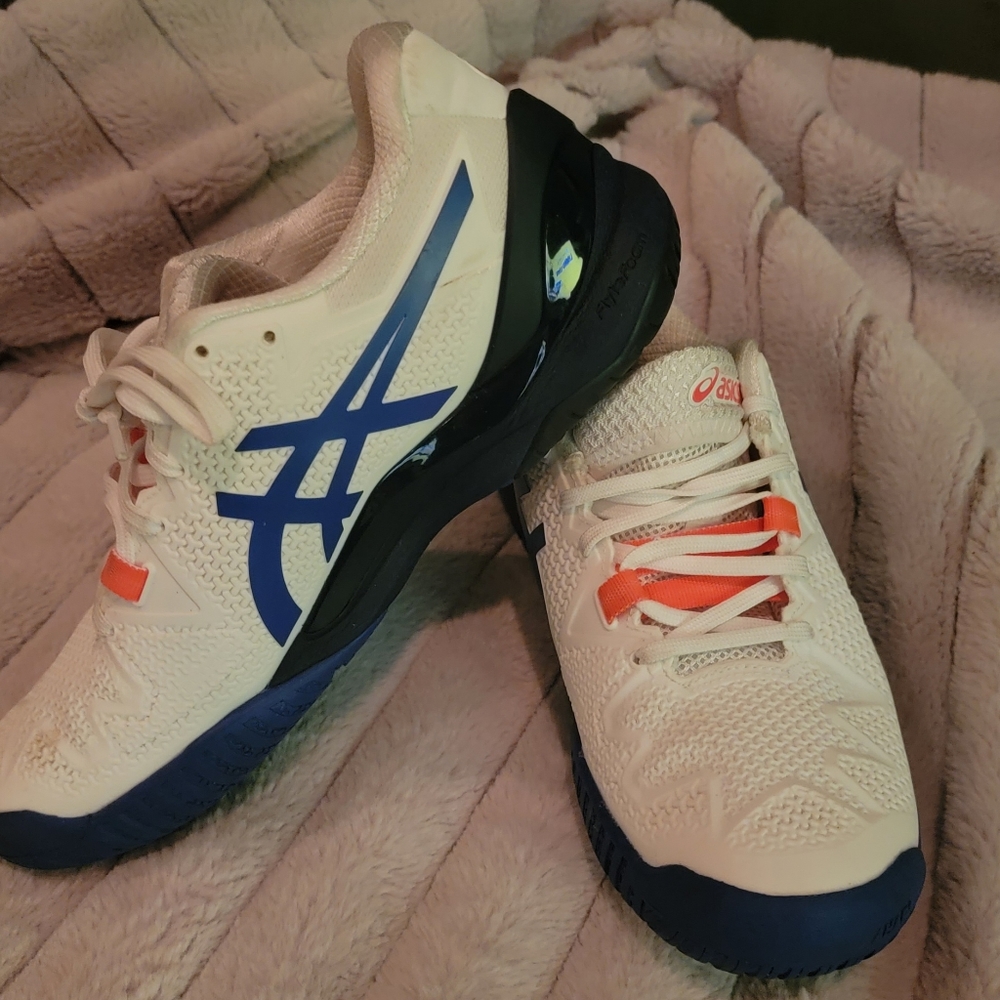 Asics gel tennis sneaker